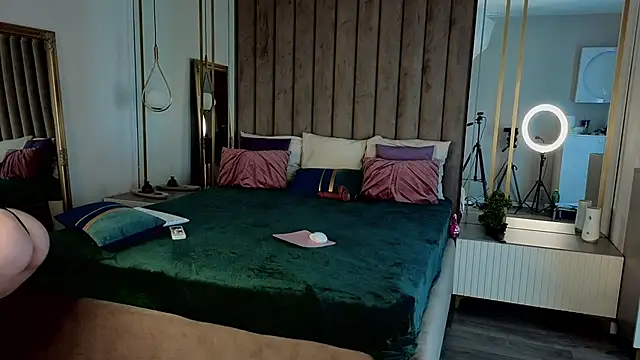 MavisReeve online show from April 2026 10:43:01 AM