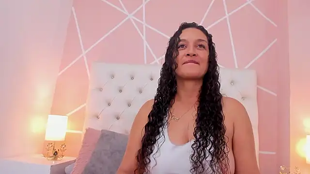 Snapshot of Rosalinda_77 chatting on February 2026 12:11:01 PM Rosalinda 77 online show from February 2026 12:11:01 PM