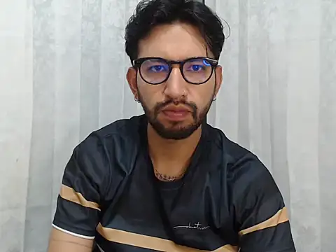 thomass1018 online show from June 2026 02:24:02 AM