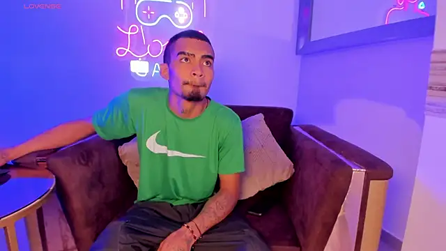 Snapshot of Rpoolrboy chatting on February 2026 12:11:01 PM Rpoolrboy online show from February 2026 12:11:01 PM