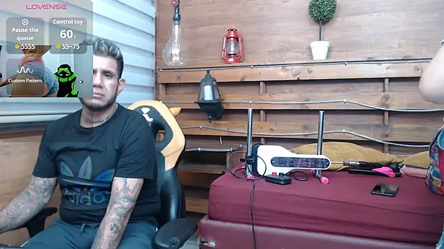 Snapshot of allison_max_tattoo chatting on February 2026 01:15:01 AM allison max tattoo online show from February 2026 01:15:01 AM