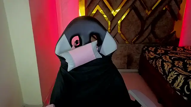 Luvienne online show from February 2026 06:50:01 PM