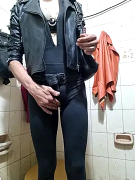 Snapshot of veronicatvcroosleather chatting on February 2026 10:35:02 PM veronicatvcroosleather online show from February 2026 10:35:02 PM