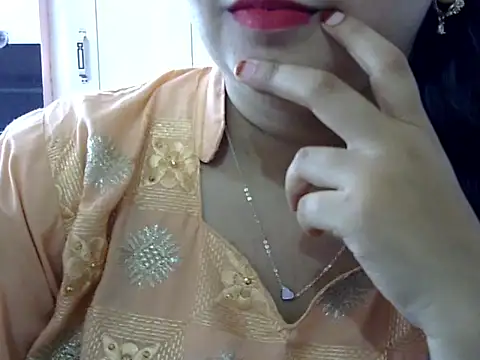 Cute Aliyaa online show from April 2026 10:31:01 AM