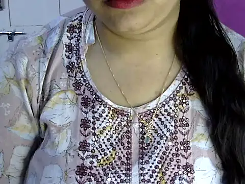 Cute Aliyaa online show from June 2026 01:37:01 PM