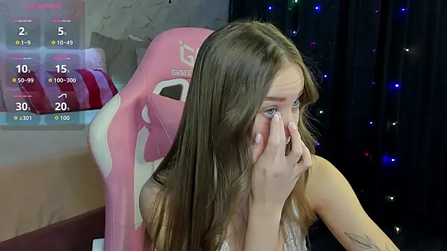 Snapshot of Tesssa_Young chatting on February 2026 01:33:01 AM Tesssa Young online show from February 2026 01:33:01 AM