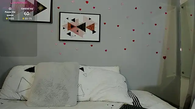 PauleteW10 online show from March 2026 12:32:01 PM