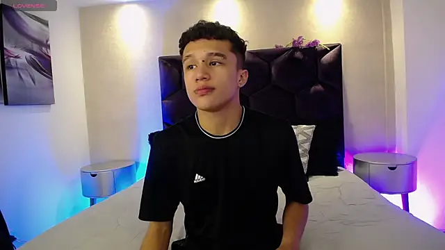 Dominik Souza online show from March 2026 06:57:01 PM