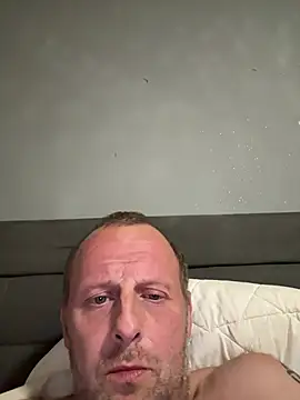 Snapshot of FrankdieSchwuchtel chatting on June 2026 10:52:02 PM FrankdieSchwuchtel online show from June 2026 10:52:02 PM