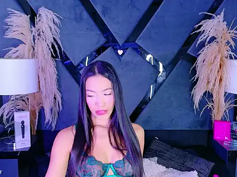 KylieWhitee online show from February 2026 12:45:02 PM