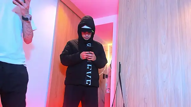 Snapshot of TheBatMansion chatting on January 2026 11:25:01 PM TheBatMansion online show from January 2026 11:25:01 PM