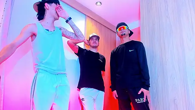 Snapshot of TheBatMansion chatting on February 2026 06:40:02 AM TheBatMansion online show from February 2026 06:40:02 AM