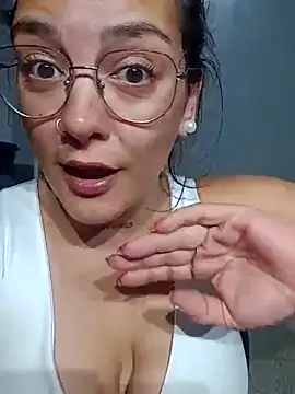 Snapshot of kuramaqueen chatting on February 2026 06:26:01 AM kuramaqueen online show from February 2026 06:26:01 AM