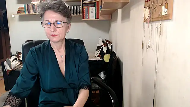 katemodel online show from October 2025 07:45:01 AM