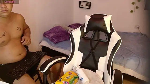 Snapshot of Couple_fantasy30 chatting on February 2026 05:04:01 AM Couple fantasy30 online show from February 2026 05:04:01 AM