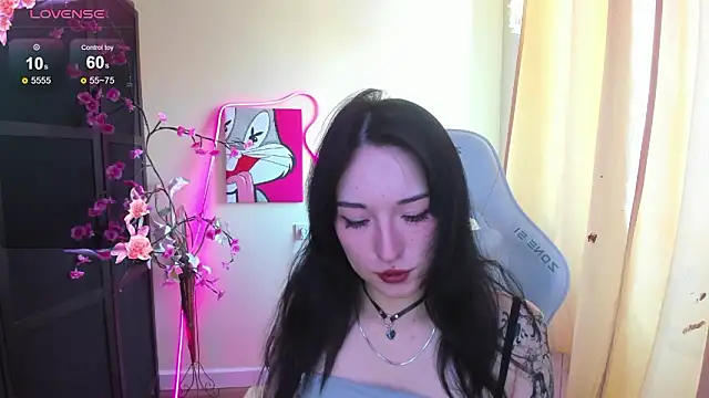 Snapshot of AliceeinWonderlanddd chatting on February 2026 06:40:02 AM AliceeinWonderlanddd online show from February 2026 06:40:02 AM