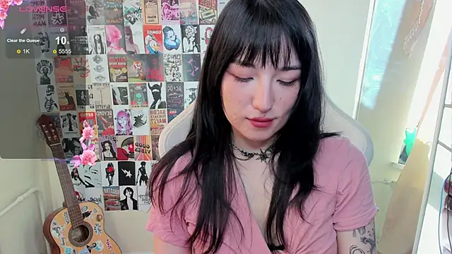 Snapshot of AliceeinWonderlanddd chatting on July 2026 02:33:02 AM AliceeinWonderlanddd online show from July 2026 02:33:02 AM
