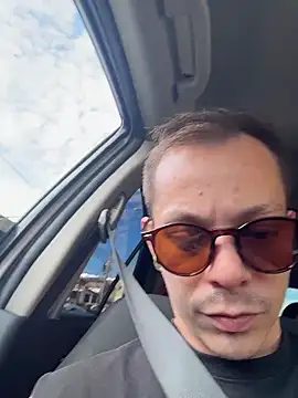 Snapshot of AxelMuller chatting on April 2026 12:47:02 PM AxelMuller online show from April 2026 12:47:02 PM