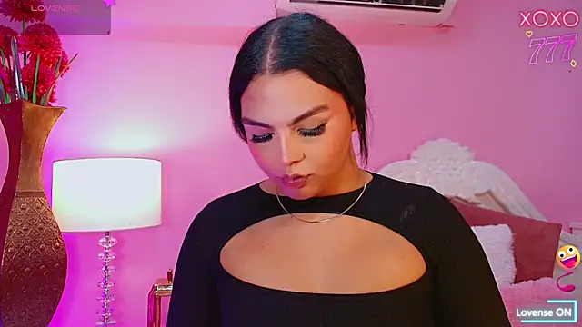 Maia Hotts online show from April 2026 09:01:02 PM