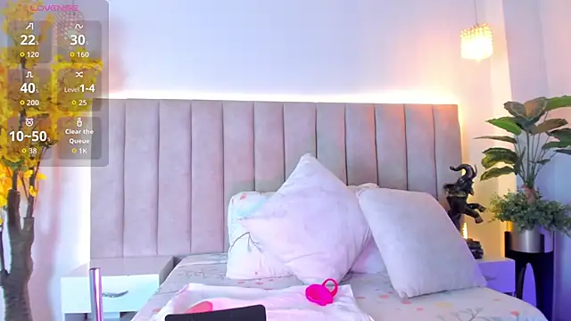 Snapshot of PixzyMartinez chatting on February 2026 01:21:02 PM PixzyMartinez online show from February 2026 01:21:02 PM