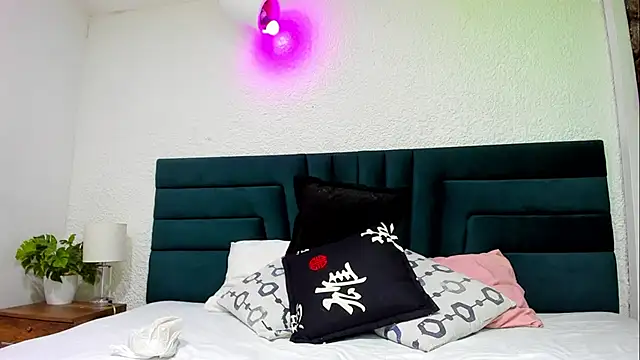 Dahliablack online show from March 2026 12:22:01 PM