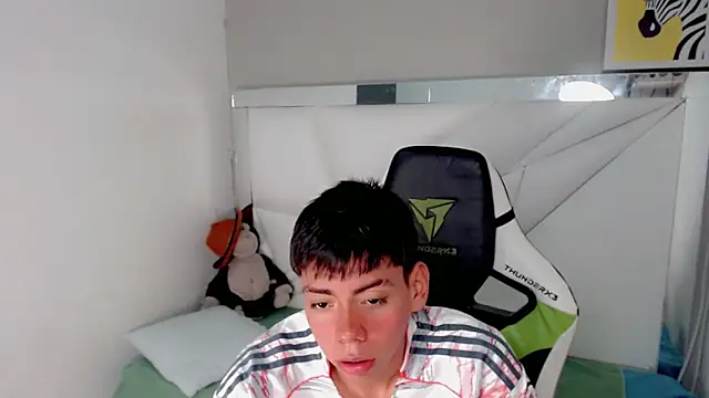 Snapshot of Liarr_ chatting on February 2026 08:16:01 PM Liarr online show from February 2026 08:16:01 PM