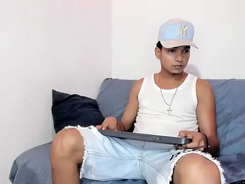 paulhot11 online show from April 2026 12:58:02 AM