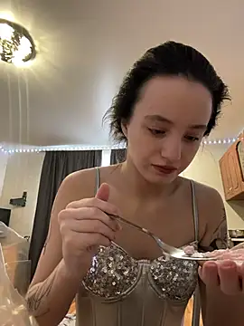 Snapshot of MiaTee chatting on February 2026 03:49:01 AM MiaTee online show from February 2026 03:49:01 AM