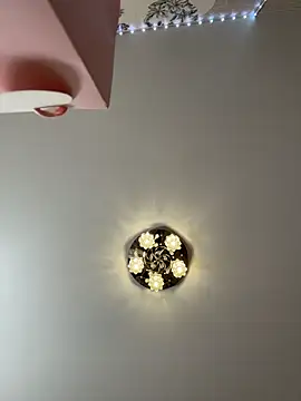 Snapshot of MiaTee chatting on February 2026 06:40:02 AM MiaTee online show from February 2026 06:40:02 AM