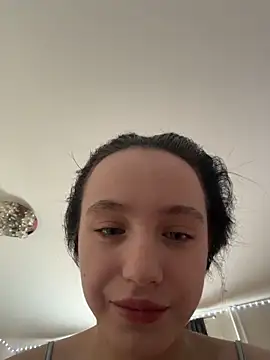 Snapshot of MiaTee chatting on February 2026 04:07:01 AM MiaTee online show from February 2026 04:07:01 AM