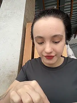 Snapshot of MiaTee chatting on February 2026 04:27:01 AM MiaTee online show from February 2026 04:27:01 AM