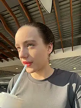 Snapshot of MiaTee chatting on February 2026 04:11:01 AM MiaTee online show from February 2026 04:11:01 AM