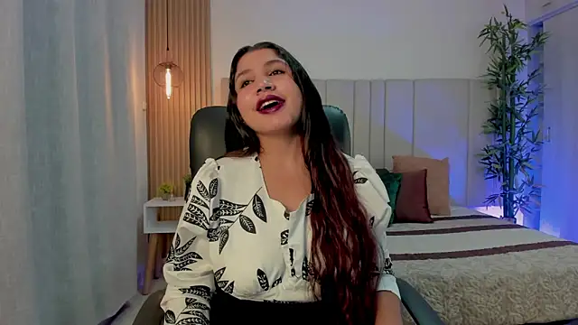 Snapshot of Victoria_Rosee chatting on April 2026 01:05:02 PM Victoria Rosee online show from April 2026 01:05:02 PM