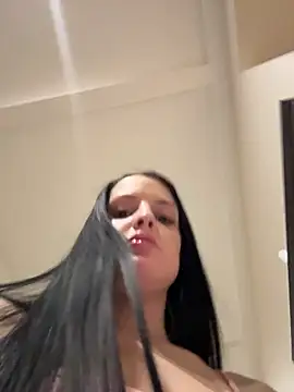 Evayra online show from April 2026 04:55:01 PM