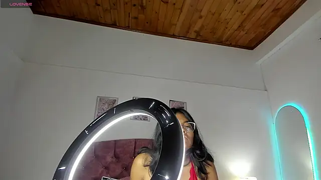 luna velveth online show from April 2026 10:40:01 AM