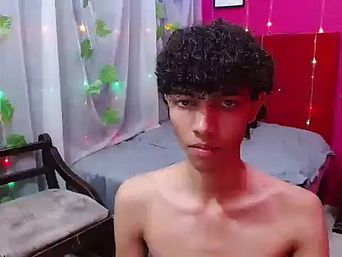 Snapshot of bigcock_twinks chatting on February 2026 04:57:01 AM bigcock twinks online show from February 2026 04:57:01 AM