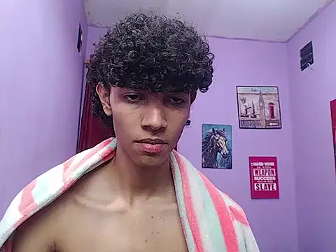 Snapshot of bigcock_twinks chatting on February 2026 05:06:02 AM bigcock twinks online show from February 2026 05:06:02 AM