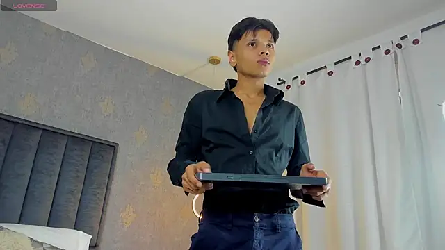 Alejandroo Montenegro online show from March 2026 08:37:01 PM