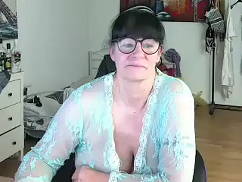 Snapshot of Sylly chatting on January 2025 12:42:01 PM Sylly online show from January 2025 12:42:01 PM