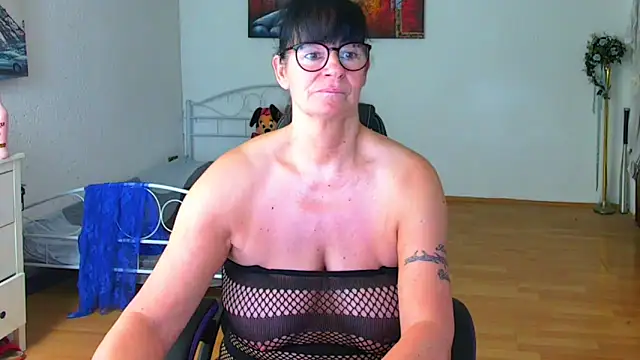 Sylly online show from April 2026 09:03:02 AM