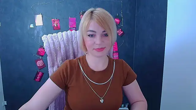 Snapshot of CuttieEmma chatting on June 2026 01:03:02 PM CuttieEmma online show from June 2026 01:03:02 PM