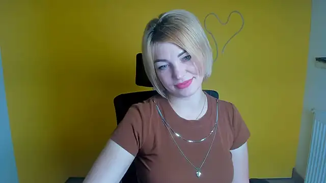 Snapshot of CuttieEmma chatting on August 2026 06:04:02 AM CuttieEmma online show from August 2026 06:04:02 AM