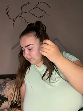 AlyaX X online show from April 2026 12:28:01 PM