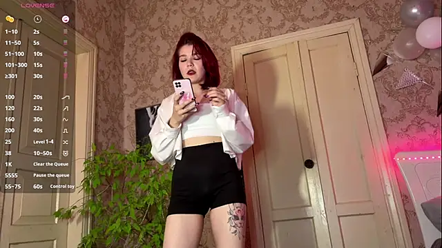 LaurynGeisinger online show from April 2026 01:53:02 PM