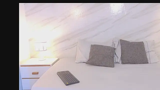 Mayloren online show from February 2026 12:10:02 PM