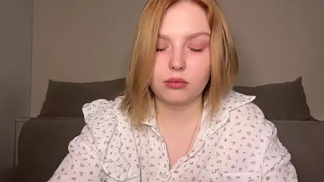 Ophelia Ritz online show from April 2026 10:19:02 PM