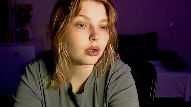 Snapshot of Ophelia_Ritz chatting on May 2026 10:04:02 PM Ophelia Ritz online show from May 2026 10:04:02 PM