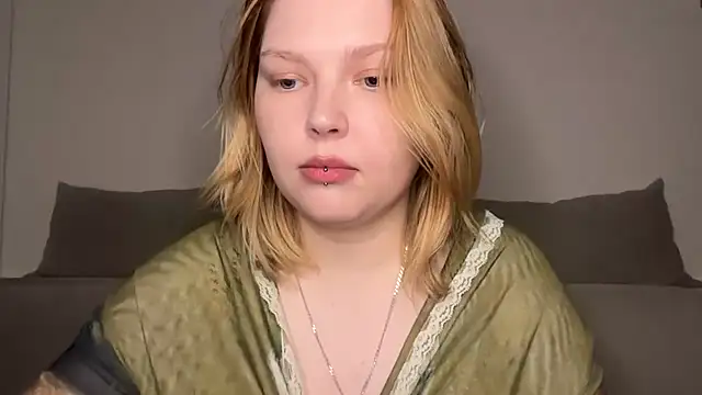 Snapshot of Ophelia_Ritz chatting on May 2026 11:22:02 PM Ophelia Ritz online show from May 2026 11:22:02 PM