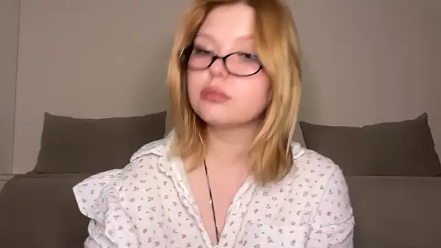 Snapshot of Ophelia_Ritz chatting on May 2026 08:49:02 PM Ophelia Ritz online show from May 2026 08:49:02 PM