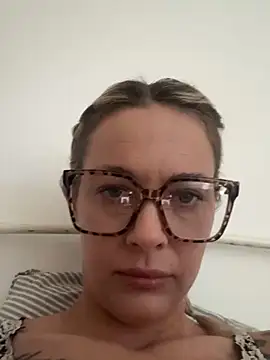 SophieSchmidt online show from February 2026 12:01:01 PM